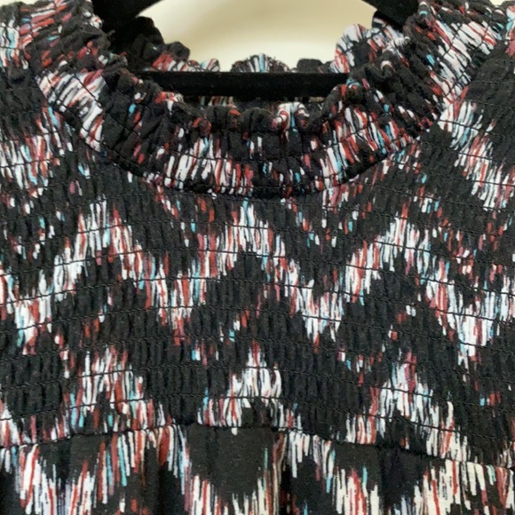 Cute chevron smocked top flutter sleeves sz S - Picture 3 of 4